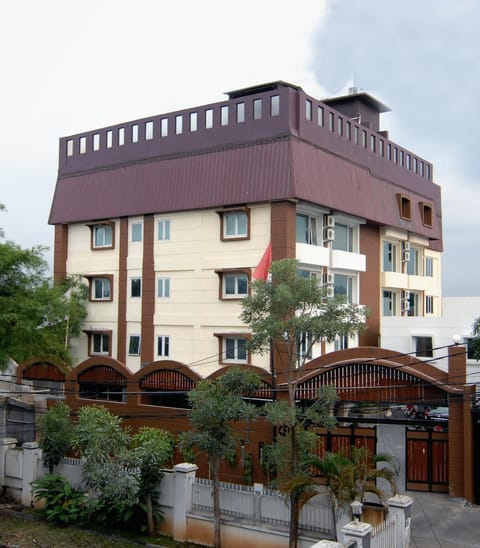 Facade/entrance, Bird's eye view