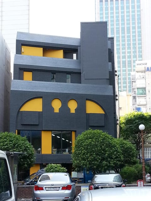 Facade/entrance
