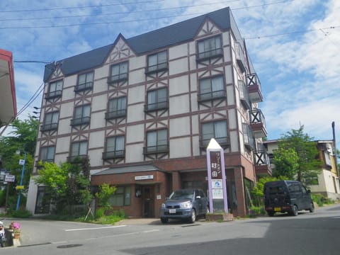 Facade/entrance, Skiing