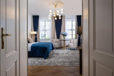 Bed, Seating area, Bedroom