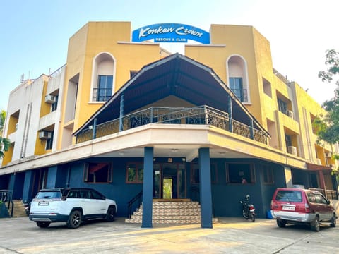 Facade/entrance