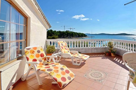 Balcony/Terrace, Area and facilities