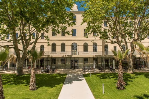 Property building, Facade/entrance, Garden