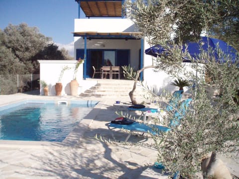 Property building, Patio, Pool view, Swimming pool, sunbed