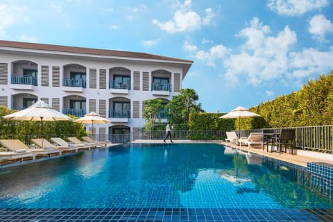 Swimming pool