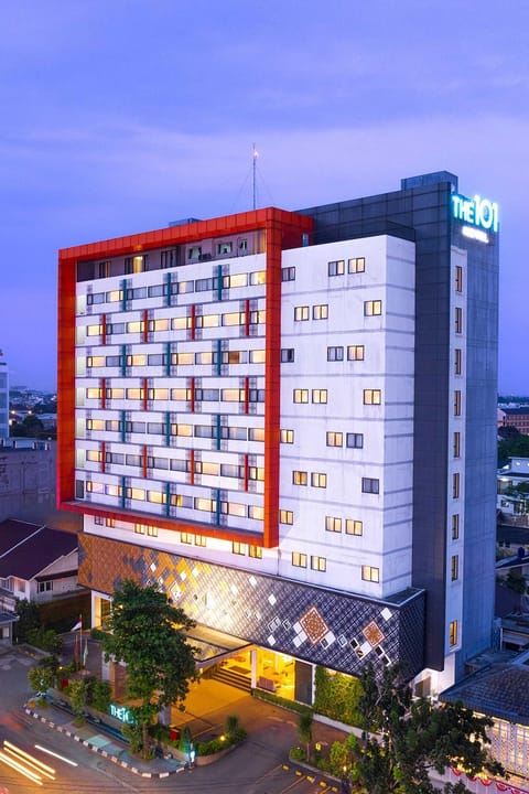 Property building, Facade/entrance