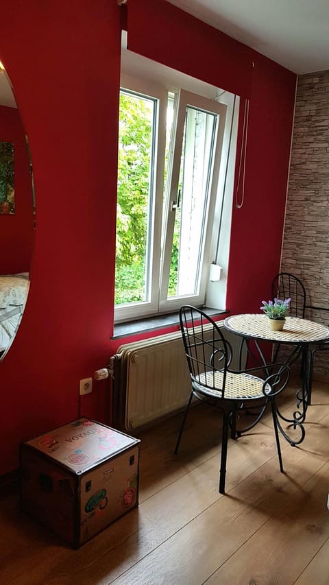 B&B Au Jardin Fleuri Bed and Breakfast in Wallonia, Belgium