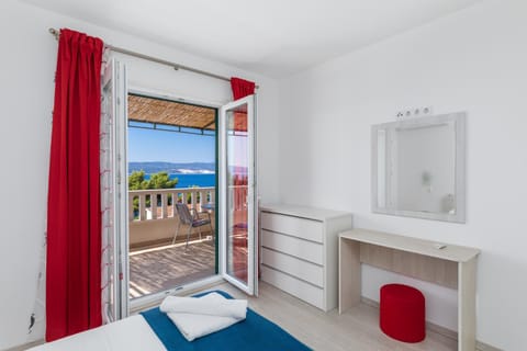 View (from property/room), Balcony/Terrace, Bedroom