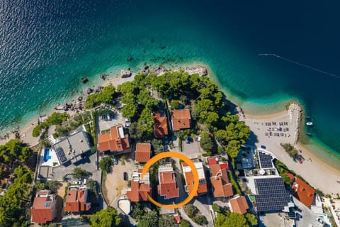 Property building, Neighbourhood, Beach, Area and facilities