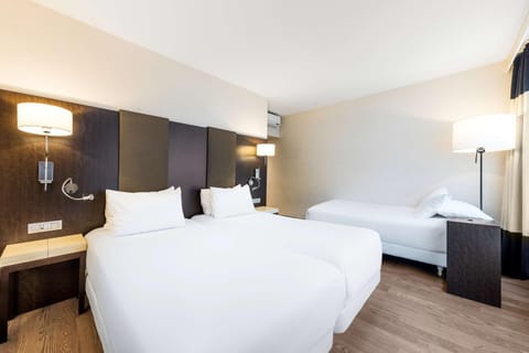 Photo of the whole room, Bedroom, On site