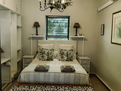 Bed, Decorative detail, Bedroom, towels, air conditioner