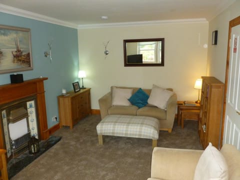 Communal lounge/ TV room, Mountain view, Sea view, Street view, Quiet street view