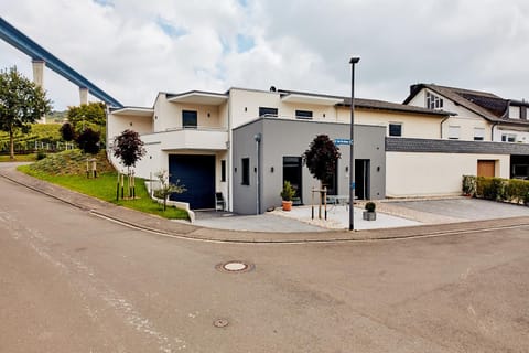 Property building, Balcony/Terrace