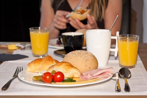 Food, Buffet breakfast, Drinks