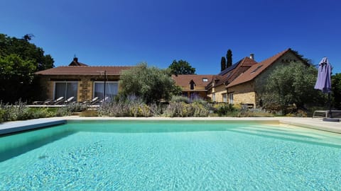 Property building, Garden, Swimming pool