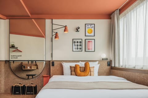 Bed, Photo of the whole room, Decorative detail, Bedroom