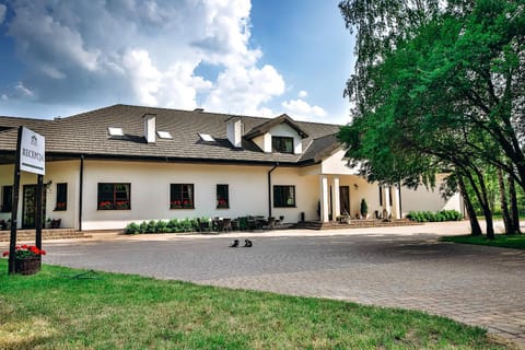 Property building, Spring, Day, Garden, Garden view