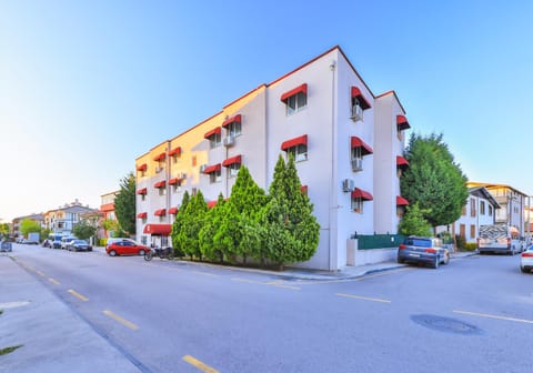 Property building, Neighbourhood, Street view, Location, Parking
