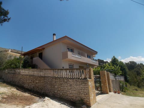 Property building, Facade/entrance, Bird's eye view, Floor plan