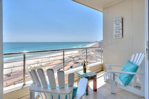 Balcony/Terrace, Landmark view, Mountain view, Sea view, Street view