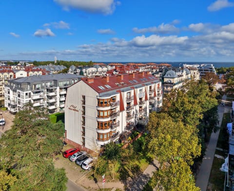 Property building, Bird's eye view, Beach