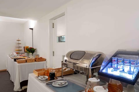 Food and drinks, Food, Breakfast, Continental breakfast, Buffet breakfast