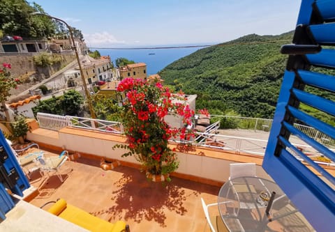 Bouganville Home House in Campania