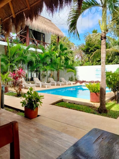 Dining area, Pool view
