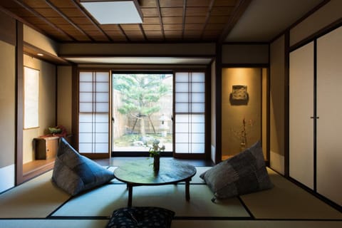 Living room, Bedroom, Garden view