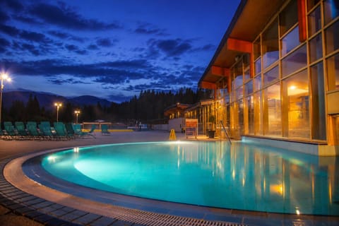 Night, Swimming pool