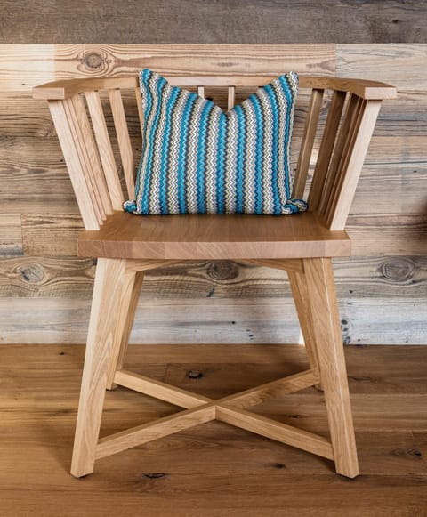 Decorative detail, Seating area, Dining area