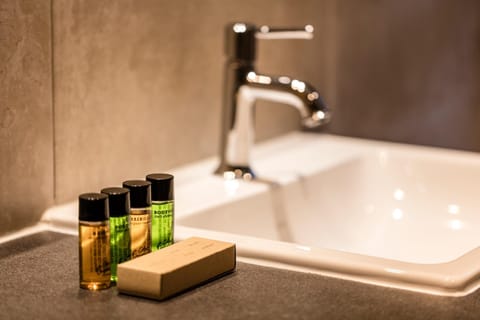 Bathroom, Decorative detail