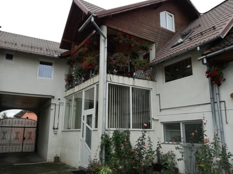 Facade/entrance, Landmark view