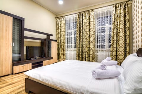 Bed, TV and multimedia, Bedroom