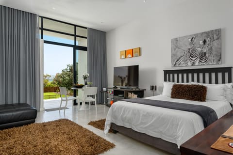 TV and multimedia, Living room, Seating area, Bedroom