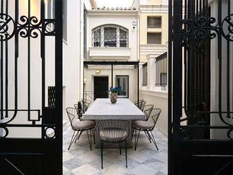 Property building, Patio, Balcony/Terrace, Dining area