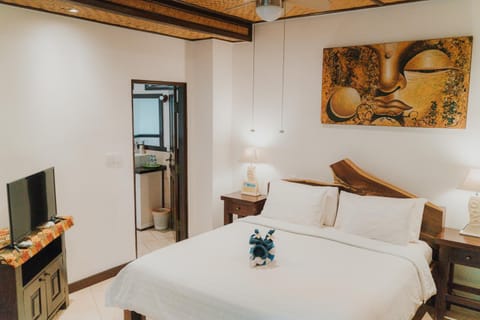 Bed, TV and multimedia, Bedroom