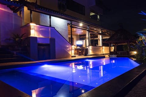 Restaurant/places to eat, Swimming pool, Swimming pool