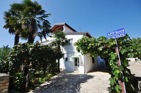Mira Apartments Bed and Breakfast in Novigrad