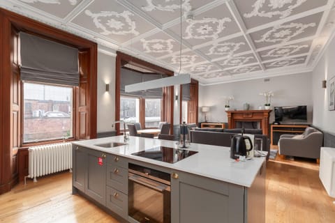 Destiny Scotland - Distillers House Apartment in Edinburgh