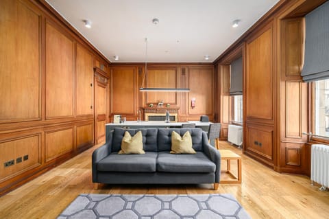 Destiny Scotland - Distillers House Apartment in Edinburgh