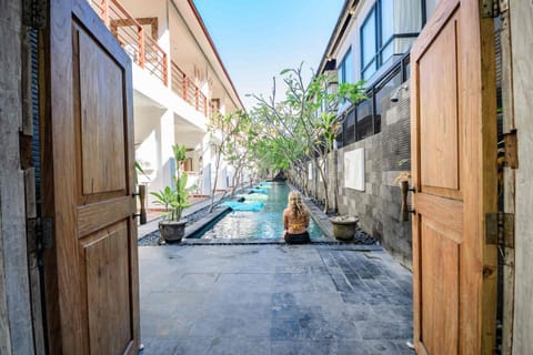 Swimming pool