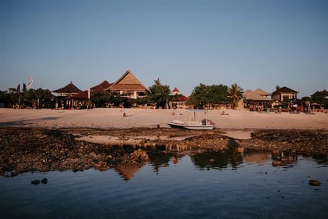 Neighbourhood, Beach