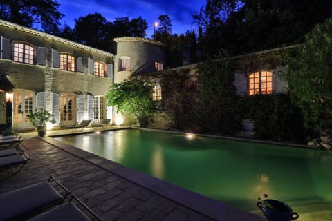 Facade/entrance, Swimming pool