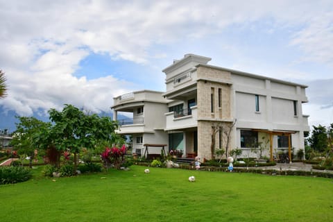 Property building, Spring, Day, Garden, Garden view