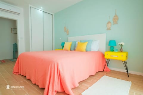 People, Balcony/Terrace, Photo of the whole room, Decorative detail, Bedroom, Family