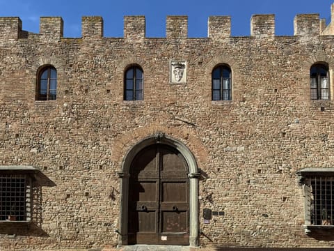 Property building, Facade/entrance, Inner courtyard view, Parking