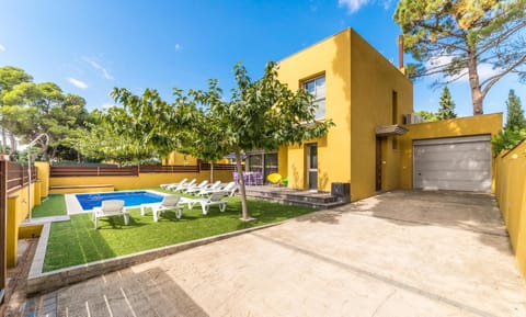 Property building, Facade/entrance, Pool view, Swimming pool
