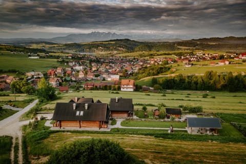 Property building, Nearby landmark, Neighbourhood, Natural landscape, Bird's eye view, Mountain view