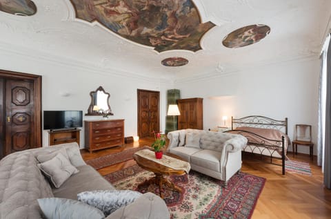 Library, Living room, Seating area